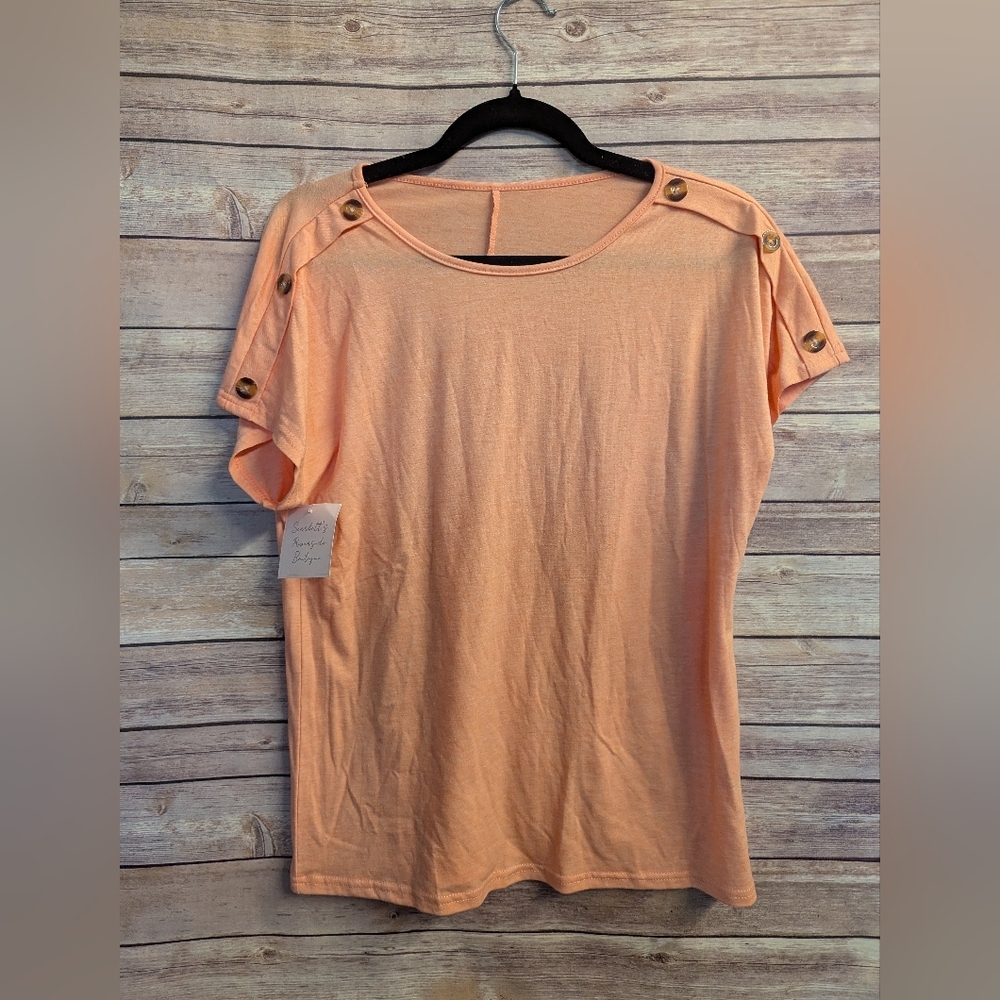 NWT Scarlett Peach Button Shoulder Short Sleeve Top Women’s Size Small Casual Kn